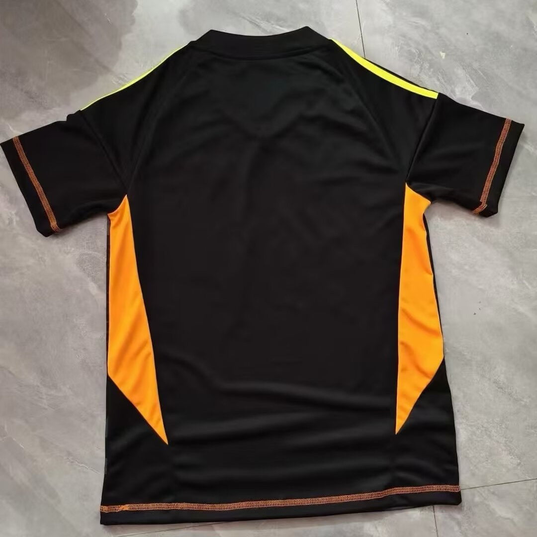 24 Arsenal Goalkeeper Kit image 1