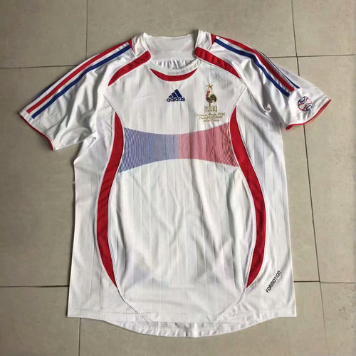 06 France Home/Away image 1